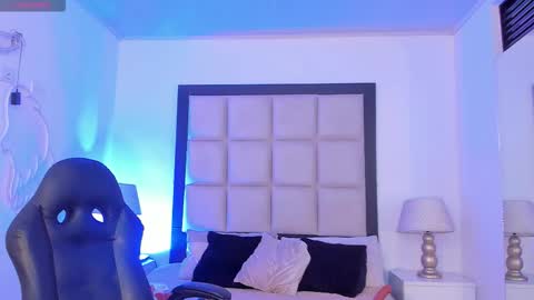 Zoecarrter online show from February 3, 2026, 8:36 pm