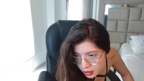 Snapshot of zoecruzz chatting on February 5, 2025, 5:53 pm ZOE online show from February 5, 2025, 5:53 pm