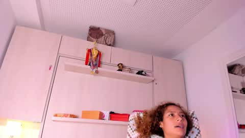ZOE  online show from December 28, 2024, 2:11 am