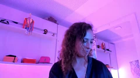 ZOE  online show from December 31, 2024, 8:26 am