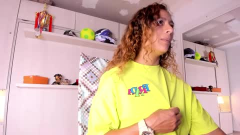 ZOE  online show from February 17, 2025, 8:04 pm