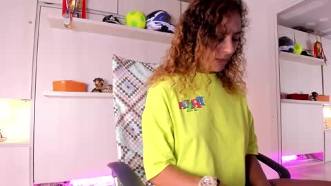 ZOE  online show from February 17, 2025, 11:09 pm