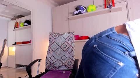 ZOE  online show from February 23, 2025, 2:18 am