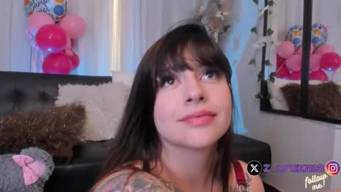 Snapshot of zoee_cruz chatting on March 5, 2025, 6:23 pm Camila  online show from March 5, 2025, 6:23 pm