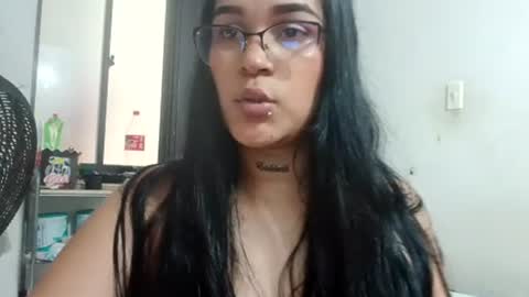 zoee_horny online show from June 26, 2026, 5:39 pm