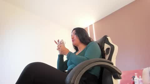 zoee_zi online show from February 19, 2026, 7:32 pm