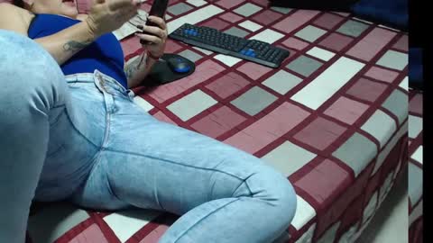 zoeecruz online show from February 11, 2025, 12:59 am