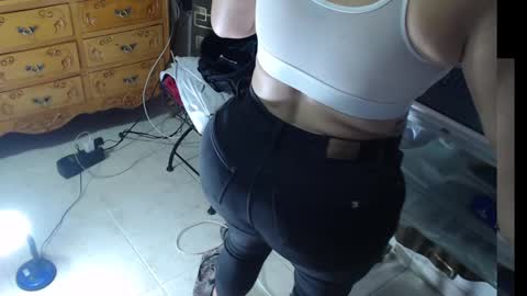 zoeecruz online show from February 12, 2025, 8:18 pm