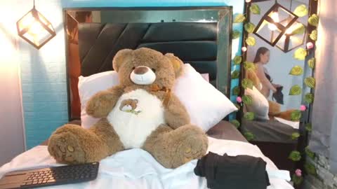 zoeemiller online show from September 18, 2025, 1:57 pm