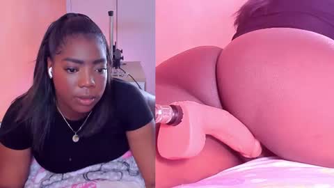 Snapshot of zoeethompson_cm chatting on July 7, 2026, 10:52 am online show from July 7, 2026, 10:52 am
