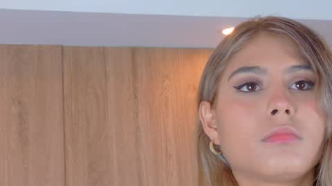 Snapshot of zoehangel chatting on May 10, 2026, 1:05 pm Zoe online show from May 10, 2026, 1:05 pm