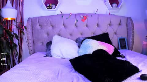 Zoe online show from December 3, 2024, 6:28 pm