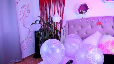 Zoe online show from December 8, 2024, 5:55 pm