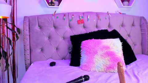 Zoe online show from December 10, 2024, 5:44 pm