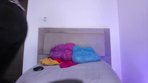 Snapshot of zoeholmes chatting on January 7, 2025, 6:03 pm Yesenia online show from January 7, 2025, 6:03 pm