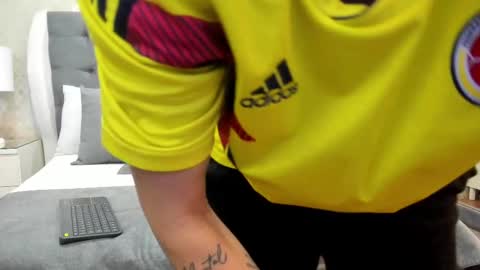 Zoe Krug online show from October 2, 2025, 11:39 am