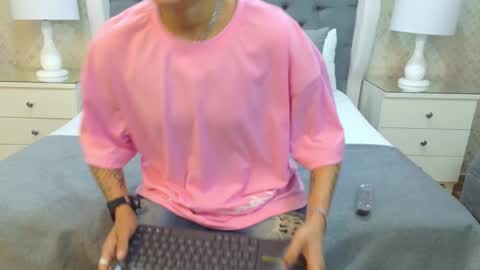 Zoe Krug online show from October 13, 2025, 11:54 am