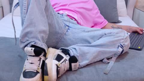 Zoe Krug online show from October 22, 2025, 8:08 pm