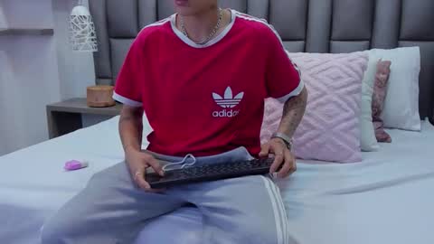 Zoe Krug online show from March 3, 2026, 12:11 pm