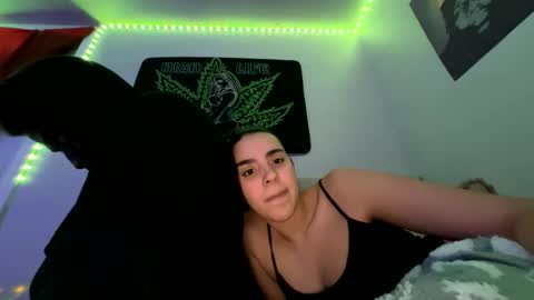 LovelyLatin25 online show from January 16, 2025, 1:06 am