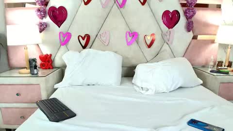 zoelucas online show from September 24, 2025, 7:17 pm