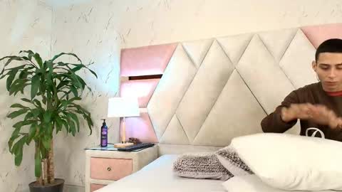 zoelucas online show from March 14, 2026, 11:48 am