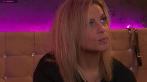 ZoeMesmerize online show from November 6, 2025, 11:00 am