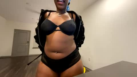Snapshot of zoemovesme chatting on July 13, 2026, 9:45 am Zoe online show from July 13, 2026, 9:45 am