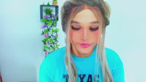Snapshot of zoeschmmit chatting on June 18, 2026, 10:36 pm zoeschmmit online show from June 18, 2026, 10:36 pm