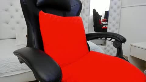 Snapshot of zoeth_ruiz chatting on December 17, 2024, 1:05 pm zoeth_ruiz online show from December 17, 2024, 1:05 pm