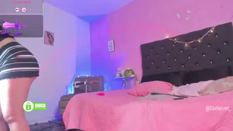 Snapshot of zoevelvett chatting on May 14, 2026, 12:23 pm online show from May 14, 2026, 12:23 pm