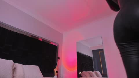 zoevidal_ online show from December 26, 2024, 12:16 pm