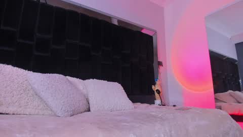 zoevidal_ online show from December 27, 2024, 2:22 pm