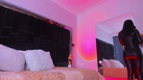 zoevidal_ online show from December 28, 2024, 11:41 am