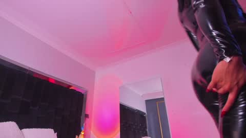 zoevidal_ online show from January 6, 2025, 5:59 pm