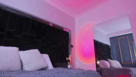 zoevidal_ online show from January 8, 2025, 11:43 am