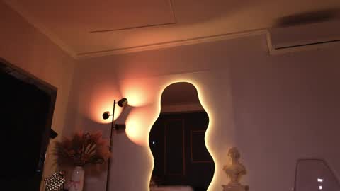 zoevidal_ online show from May 2, 2026, 12:10 pm