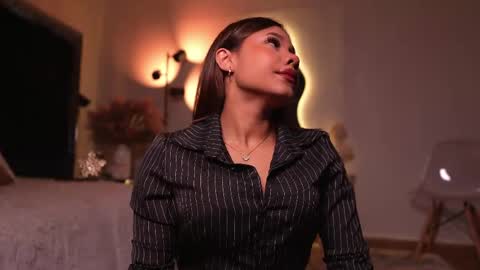 zoevidal_ online show from May 6, 2026, 11:59 am