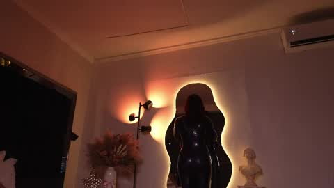Snapshot of zoevidal_ chatting on June 6, 2026, 12:10 pm zoevidal_ online show from June 6, 2026, 12:10 pm