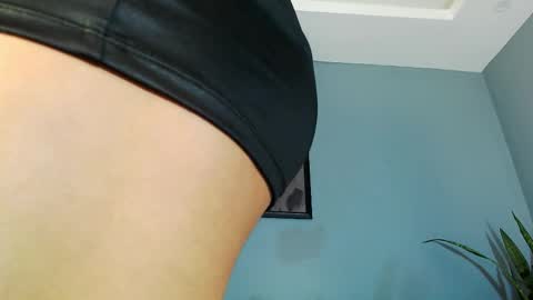 Snapshot of zoey_fox_ chatting on October 12, 2025, 8:30 pm zoey fox  online show from October 12, 2025, 8:30 pm