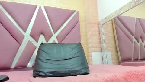 zoey_moreno online show from November 19, 2025, 6:41 pm