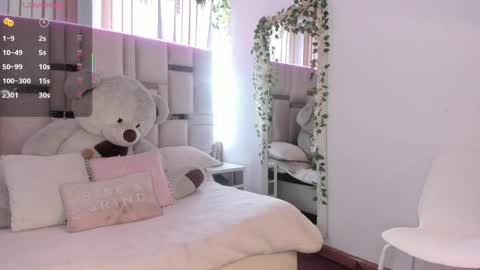 zoey thommpson online show from April 6, 2026, 8:43 pm