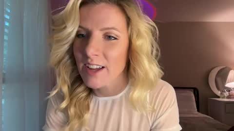 Snapshot of zoeydanner chatting on December 2, 2024, 7:16 pm Zoeydanner online show from December 2, 2024, 7:16 pm