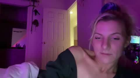 Snapshot of zoeydanner chatting on December 20, 2024, 1:58 am Zoeydanner online show from December 20, 2024, 1:58 am