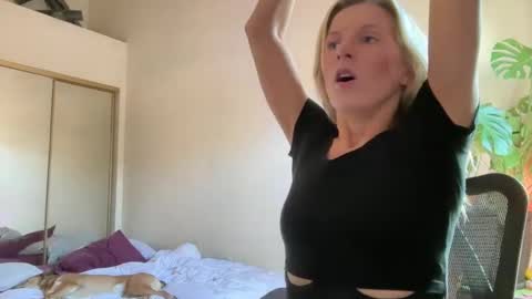 Snapshot of zoeydanner chatting on December 20, 2024, 7:50 pm Zoeydanner online show from December 20, 2024, 7:50 pm