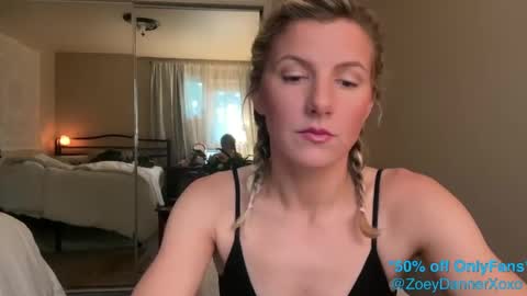 Snapshot of zoeydanner chatting on February 3, 2025, 7:21 pm Zoeydanner online show from February 3, 2025, 7:21 pm