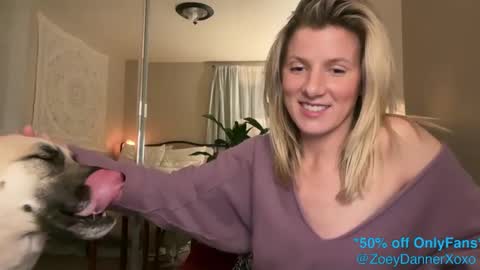 Snapshot of zoeydanner chatting on February 6, 2025, 4:21 am Zoeydanner online show from February 6, 2025, 4:21 am