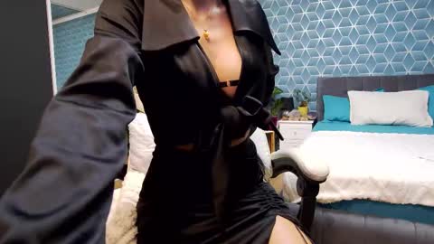 Zoey online show from November 9, 2025, 5:00 pm