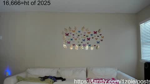 Snapshot of zoiebutterfly chatting on October 7, 2025, 8:50 pm Zoie online show from October 7, 2025, 8:50 pm