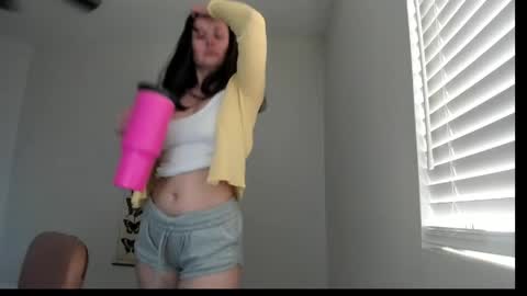 Snapshot of zoiebutterfly chatting on April 7, 2026, 9:37 pm Zoie online show from April 7, 2026, 9:37 pm